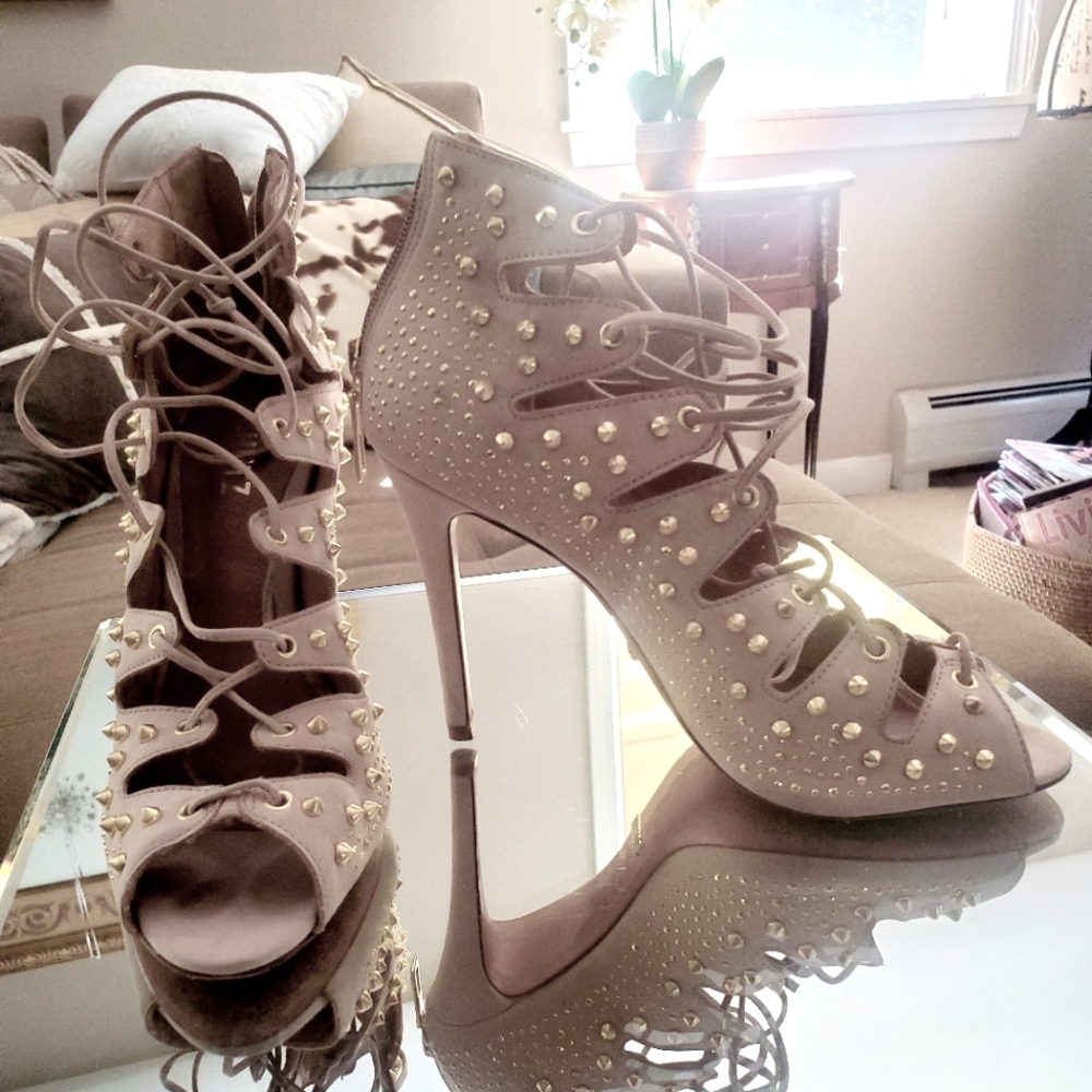 💯 Schutz Pyramid Stud Lace-Up Stiletto